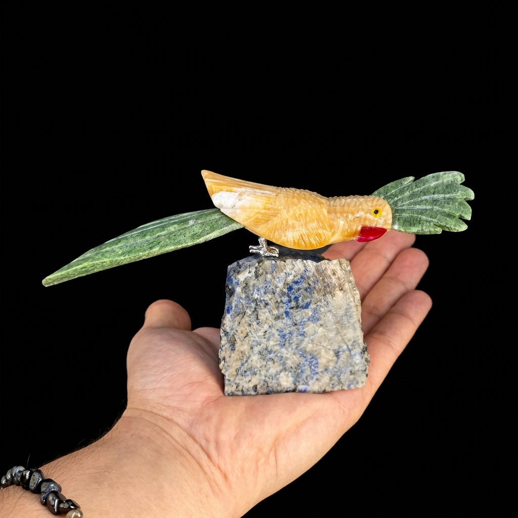 Pájaro Tallado a Mano de Calcita y Detalles en Jaspe, con Base de Lapislázuli - Pieza Única de Colección