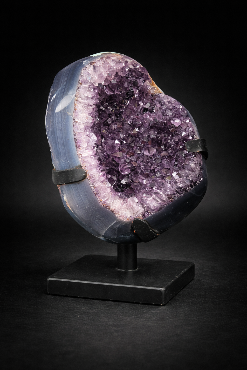 Amatista en geoda pulida (pieza premium) – Alta calidad en matriz azul