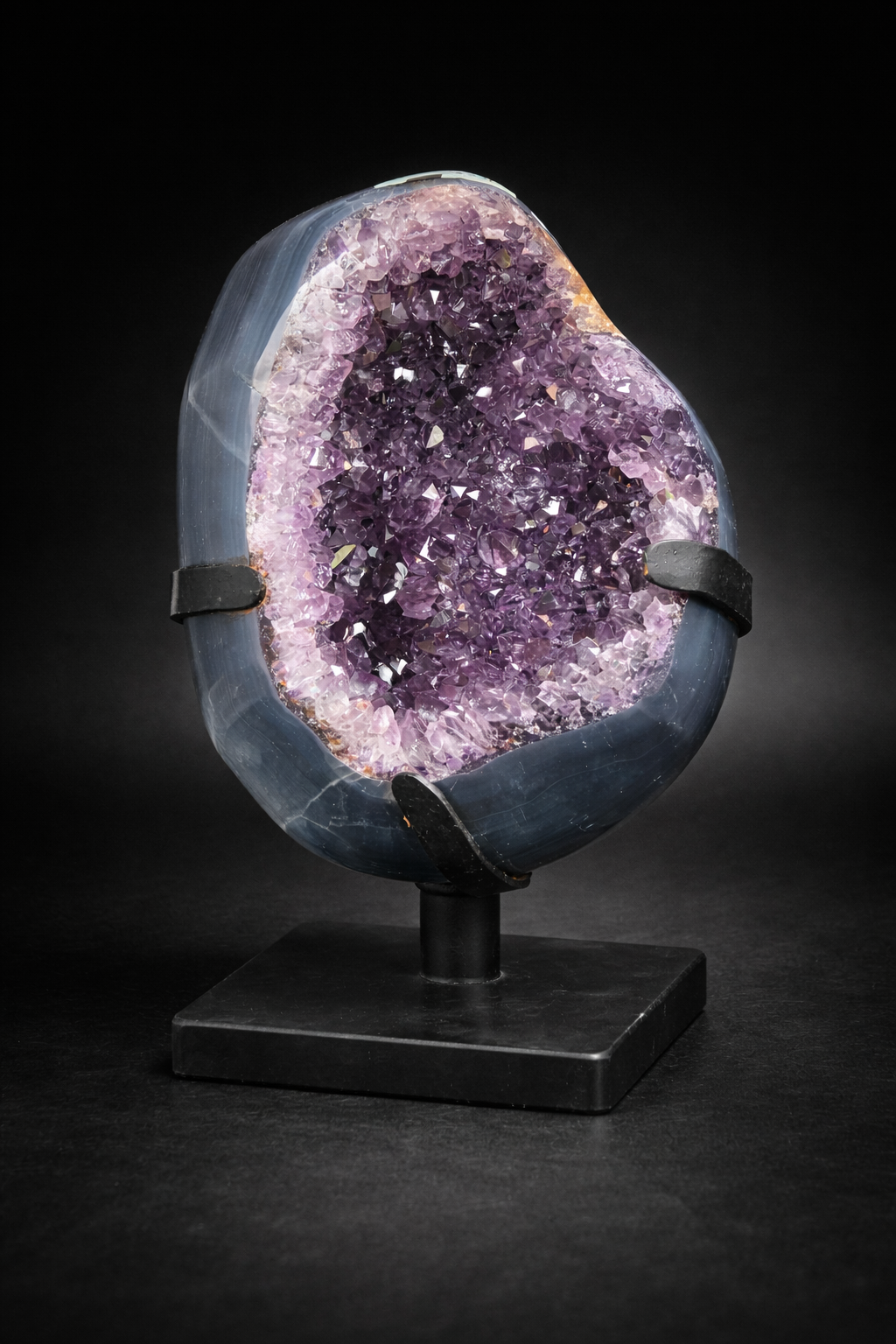 Amatista en geoda pulida (pieza premium) – Alta calidad en matriz azul