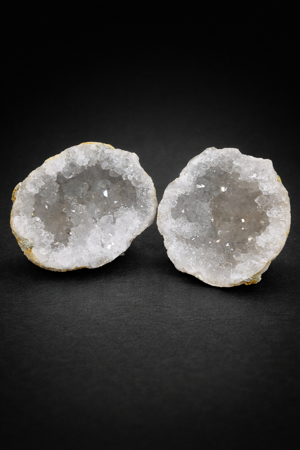 GEODA DE CUARZO NATURAL (2 MITADES – PIEZA COMPLETA)